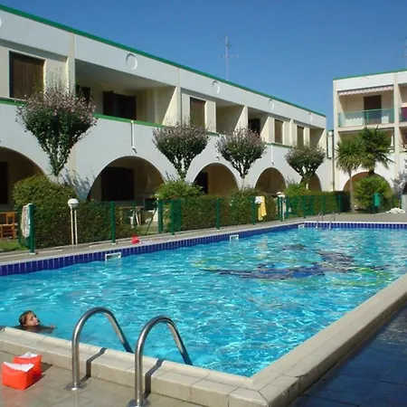 Retreat With Pool, Private Garden And Bbq דירה ביביונה