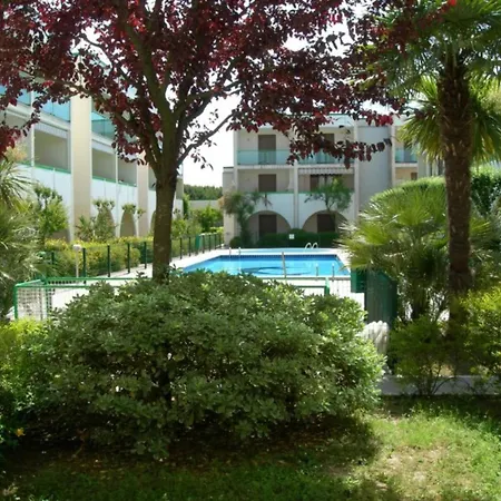 Retreat With Pool, Private Garden And Bbq דירה *